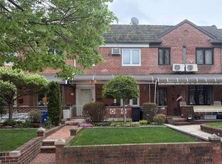 6128 82nd Pl, Middle Village, NY 11379