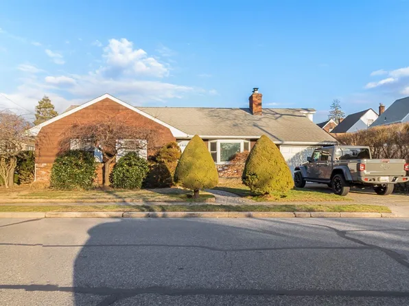 500 Marcellus Road, Williston Park, NY 11596