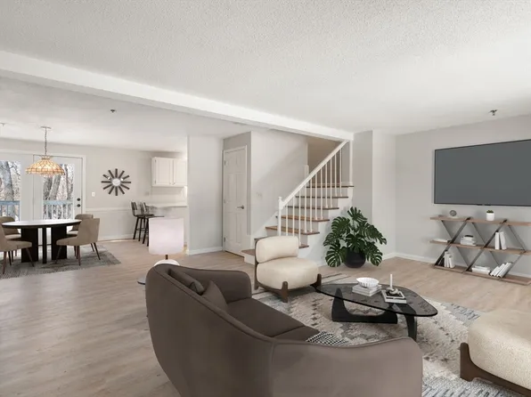 161 Flower Ln APT 1, Dracut, MA 01826