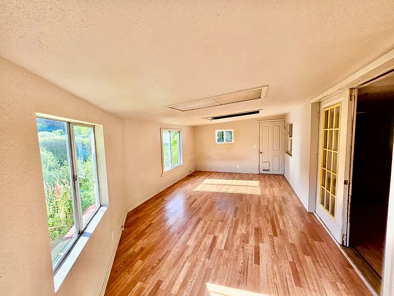 189 E C Ave — Photo 2