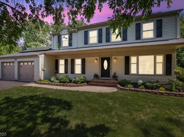 8 Grafton Ct, Hillsborough Twp., NJ 08844