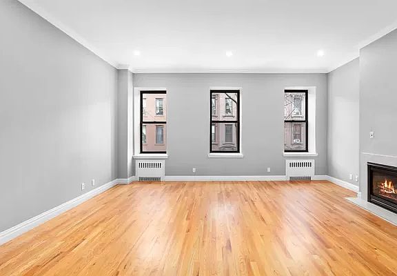 2nd image of 42 Saint Marks Pl APT 2