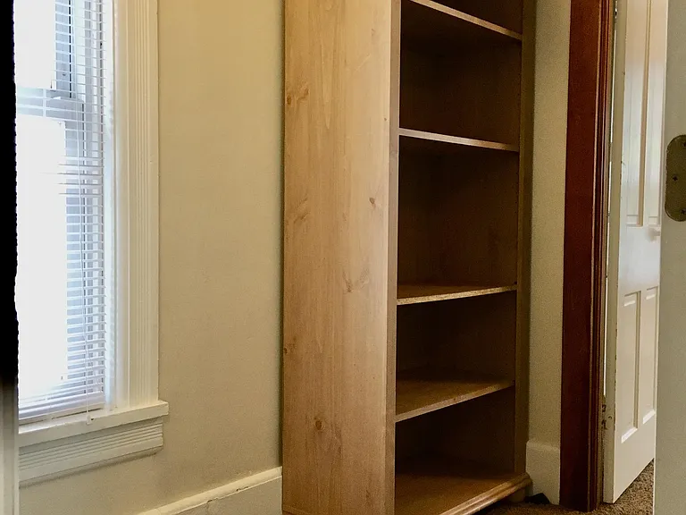 1043 Memorial Ave — Photo 6