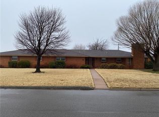 728 S 19th St, Clinton, OK 73601