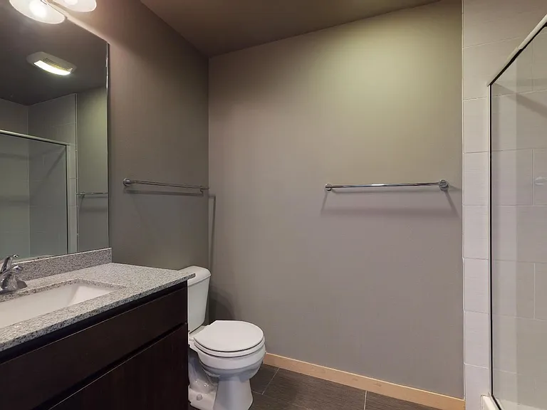 902 Drake St — Photo 47
