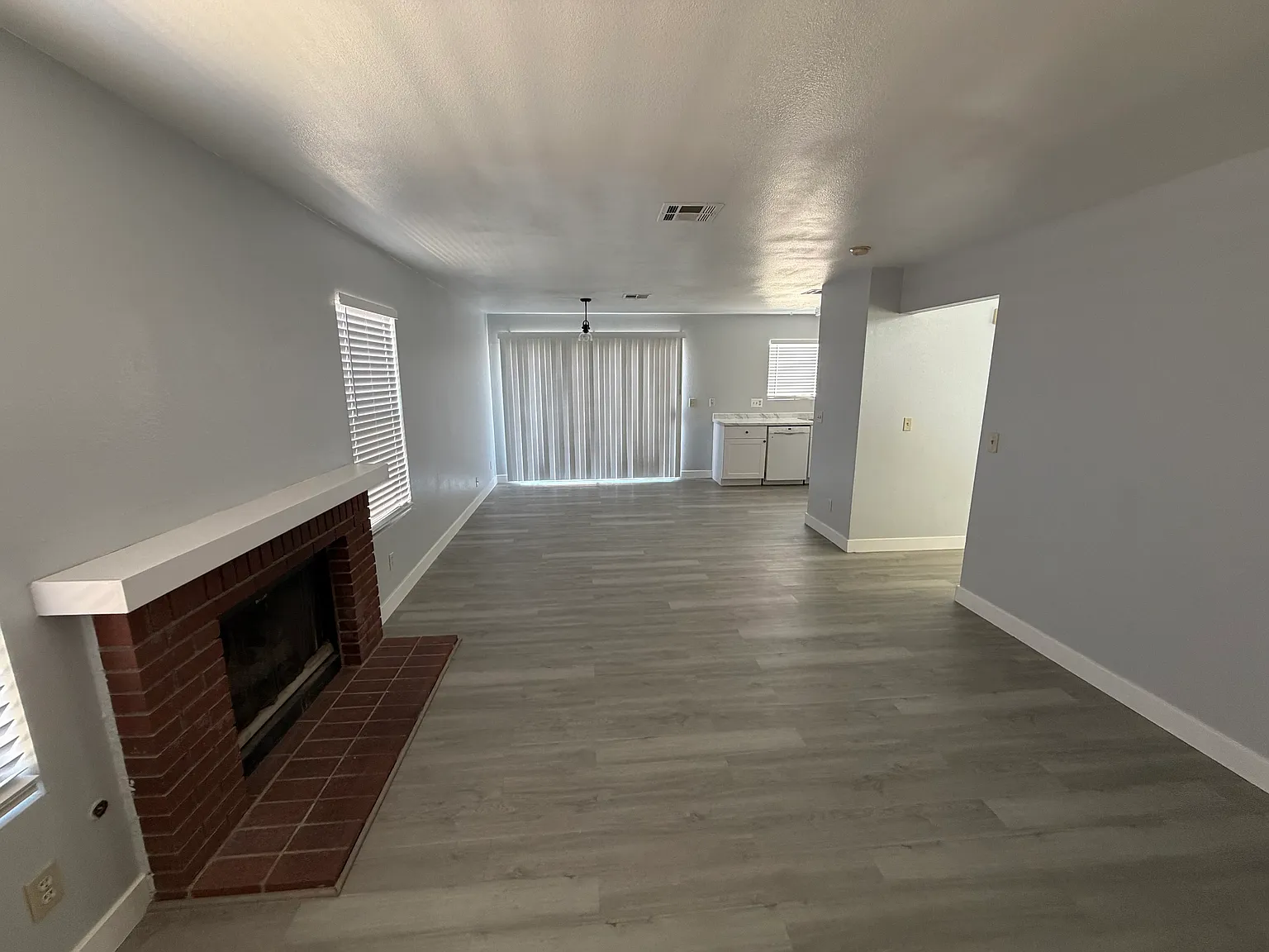 3 bed, 2.5 bath, 1558 sqft, $1,975 — Photo 3