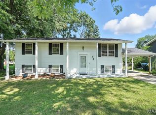 24 Laura Dr, Saint Peters, MO 63376