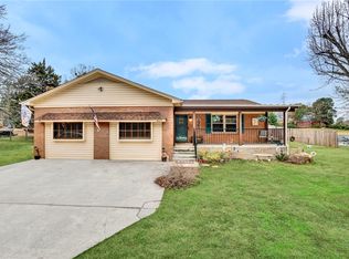 1605 Durst Ave E, Greenwood, SC 29649