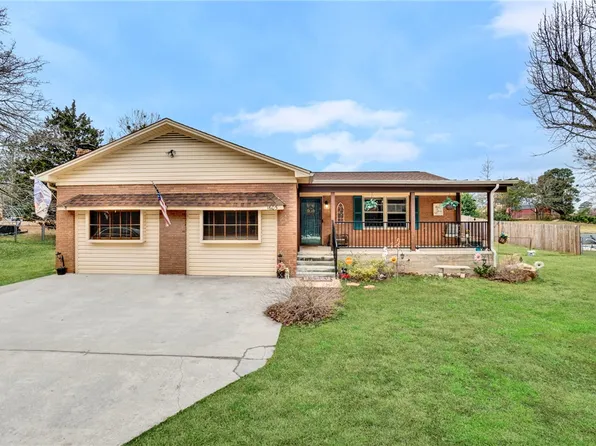 1605 Durst Ave E, Greenwood, SC 29649