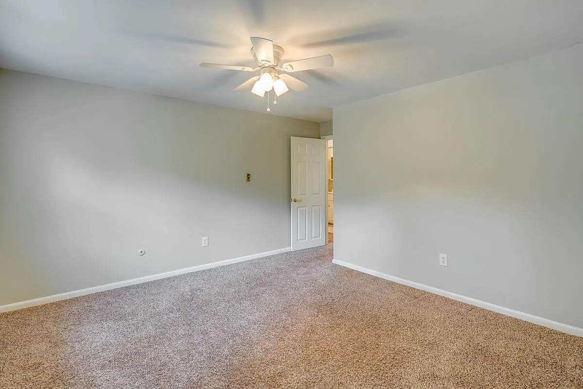 2 bed, 986 sqft, $1,900 — Photo 4