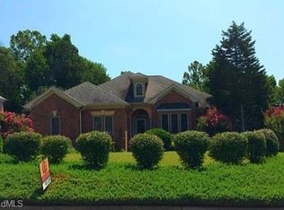 2813 County Clare Rd, Greensboro, NC 27407