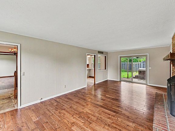5th image of 284 Saddleback Dr