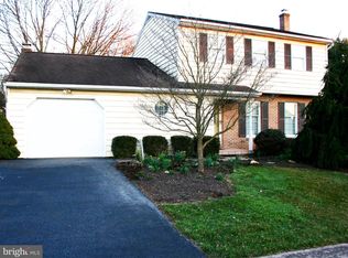 5827 Vaughn Rd, East Petersburg, PA 17520