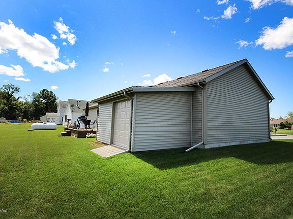 5th image of 2433 Jeffery Ln