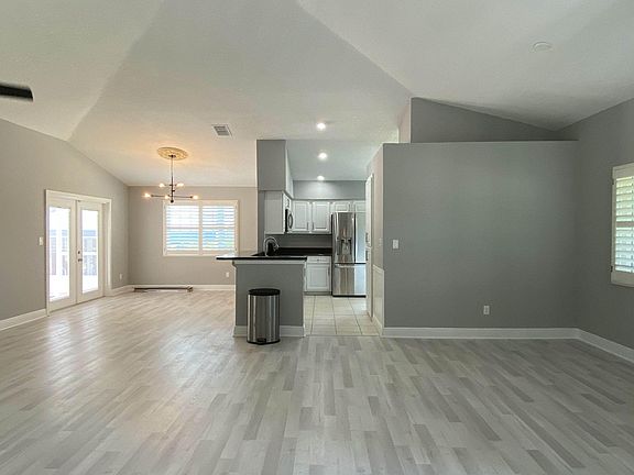 4th image of 4150 Foxwood Blvd