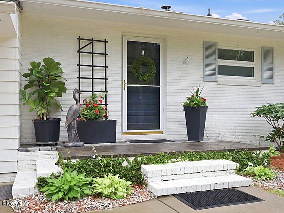 5th image of 304 Sunnyside Drive
