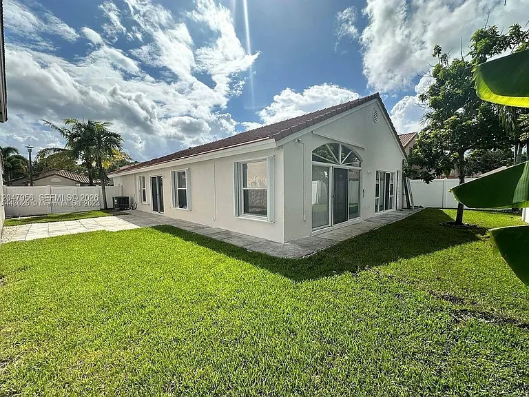 18171 NW 18th St — Photo 4
