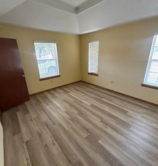 1306 E 11th St #9 — Photo 5