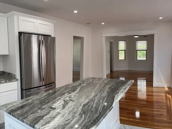 240 Chestnut St, Fall River, MA 02720