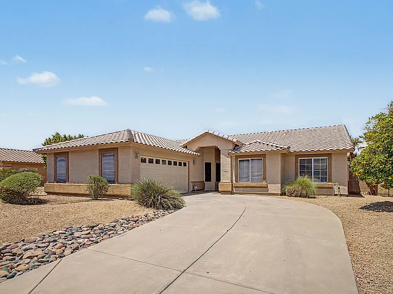 930 E Harwell Rd — Photo 34