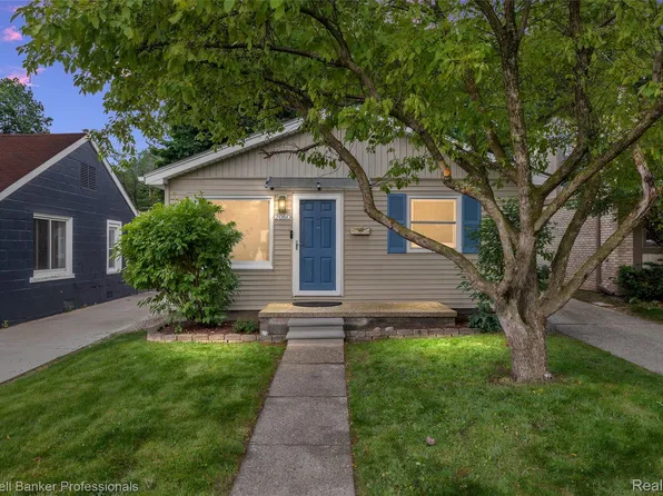2050 Ridgemont Rd, Grosse Pointe Woods, MI 48236
