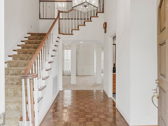 5th image of 301 Windemere Woods Dr