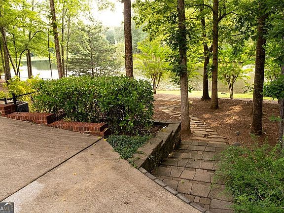 5th image of 320 Millstone Cir