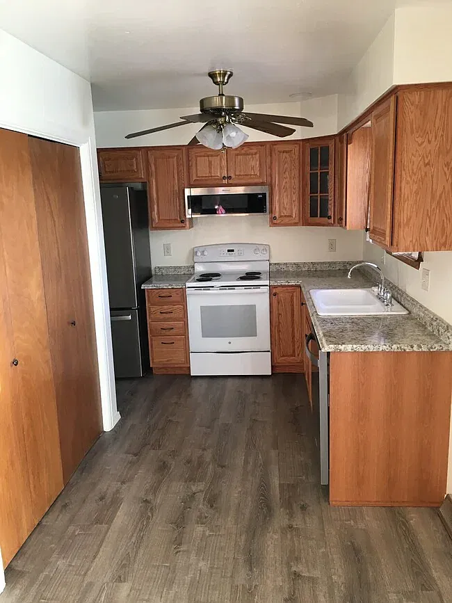 2 bed, 900 sqft, $2,200 — Photo 3