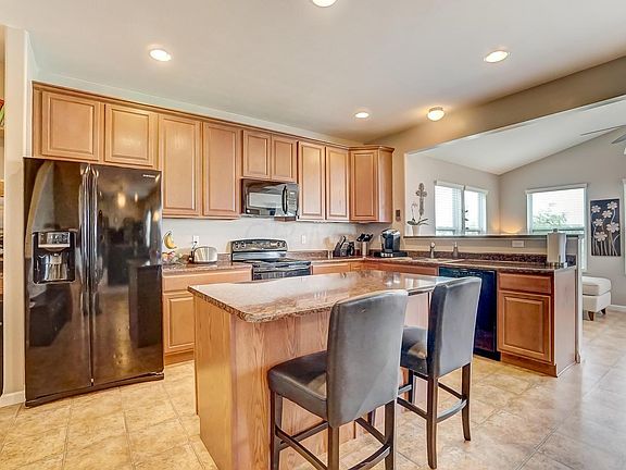 4th image of 393 Landis Ln