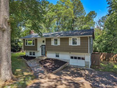 8 Oakwood Drive, Gales Ferry, CT, 06335