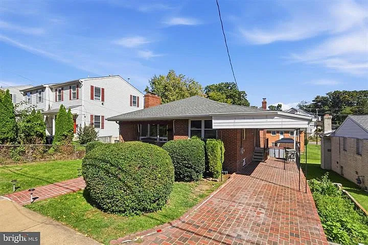 3 bed, 2.5 bath, 1420 sqft, $4,300 — Photo 3