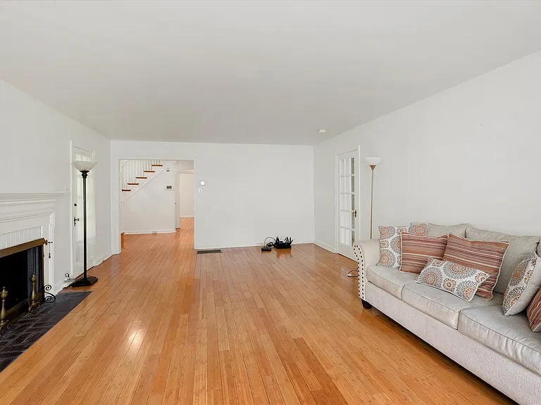 304 Winding Way — Photo 5