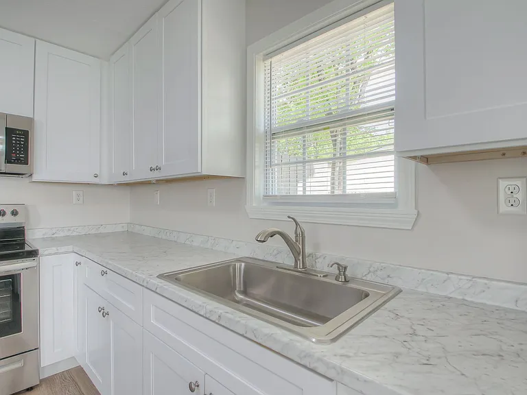 350 Beechcroft Rd #6 — Photo 7
