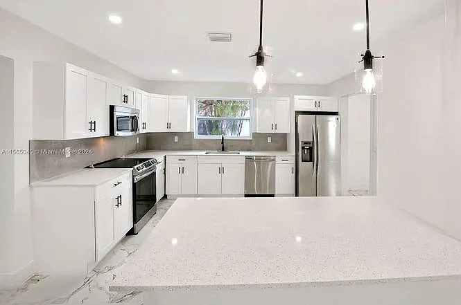 5410 Fillmore St — Photo 3