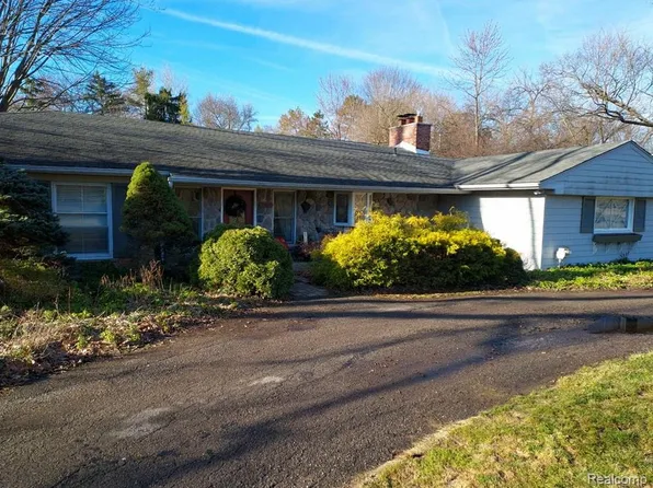 7160 Parkhurst Dr, Bloomfield Hills, MI 48301