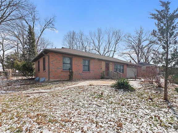 3rd image of 8 Bromley Dr
