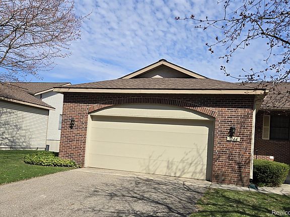 3rd image of 7044 Springtree Ln SW