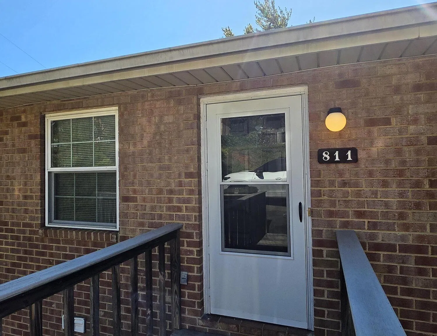 2 bed, 1.0 bath, 900 sqft, $1,295 — Photo 2