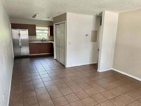 4th image of 9417 N 13th St APT A