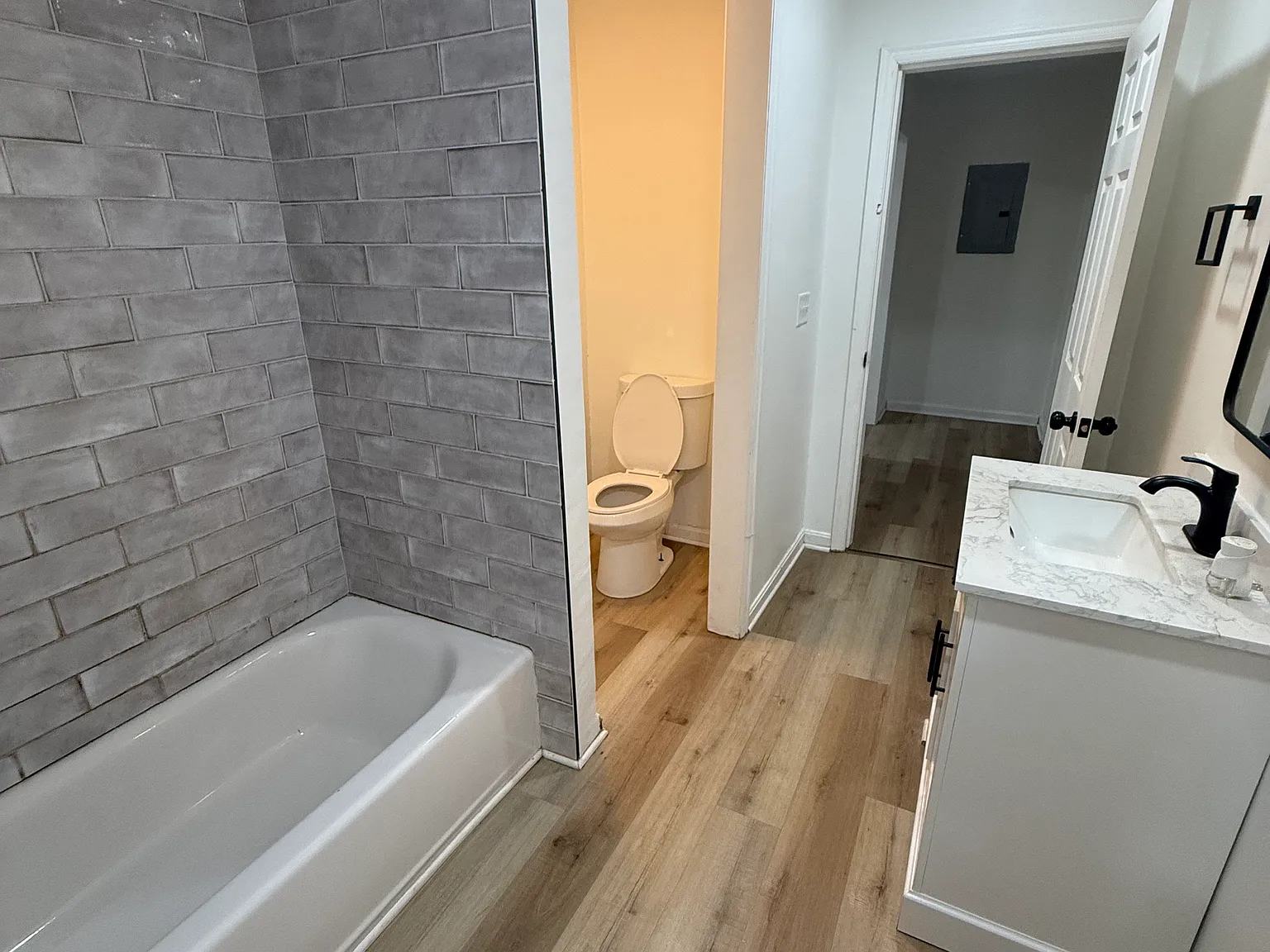 3 bed, $1,400 — Photo 3