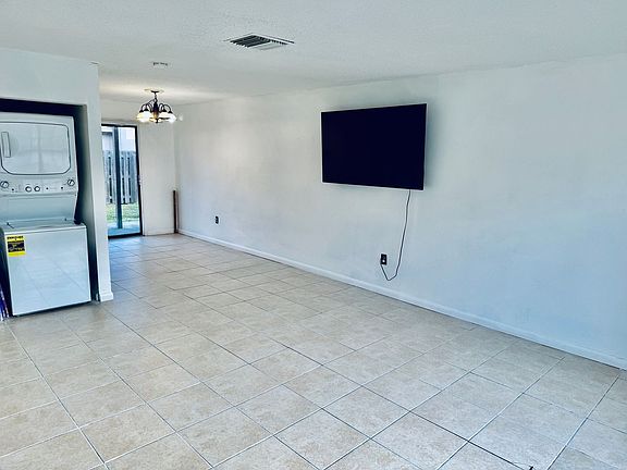 4th image of 1301 Arlington Ln NE APT 106