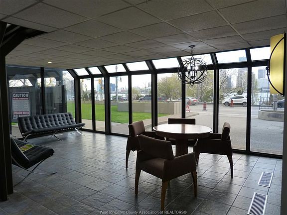 3rd image of 111 Riverside Dr E #616