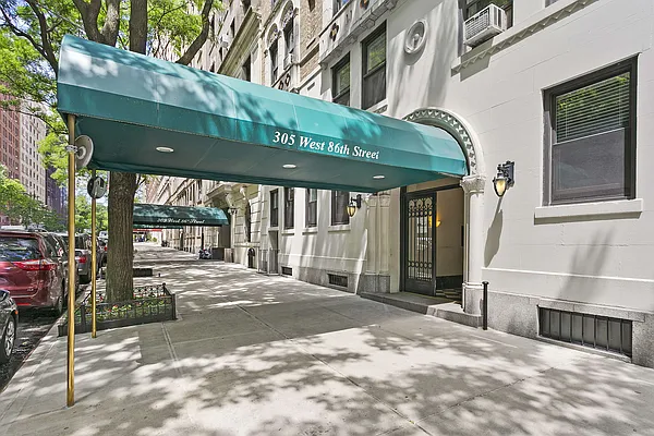 Sold by Compass | media 8