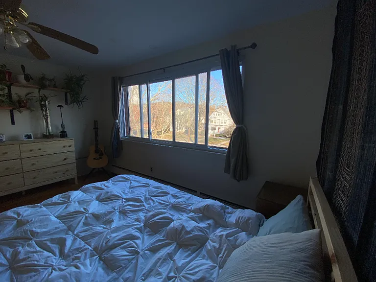 550 Whitney Ave #15 — Photo 4