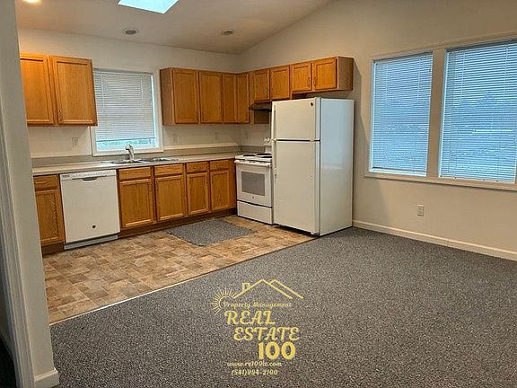 3rd image of 838 SE Oar Ave