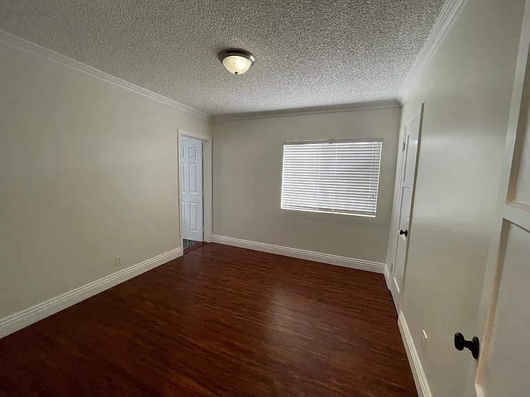 7449 Tujunga Ave — Photo 12