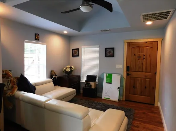 303 S Bradshaw St, Denton, TX 76205