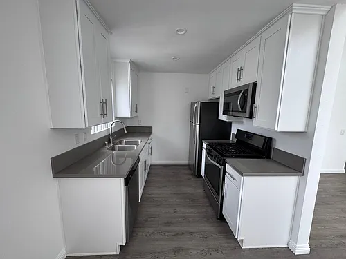 Midvale Los Angeles Apartments LLC Photo 1