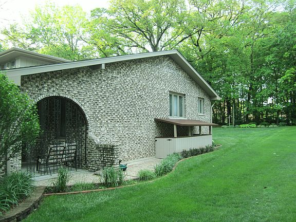 5th image of 342 Gina Dr.