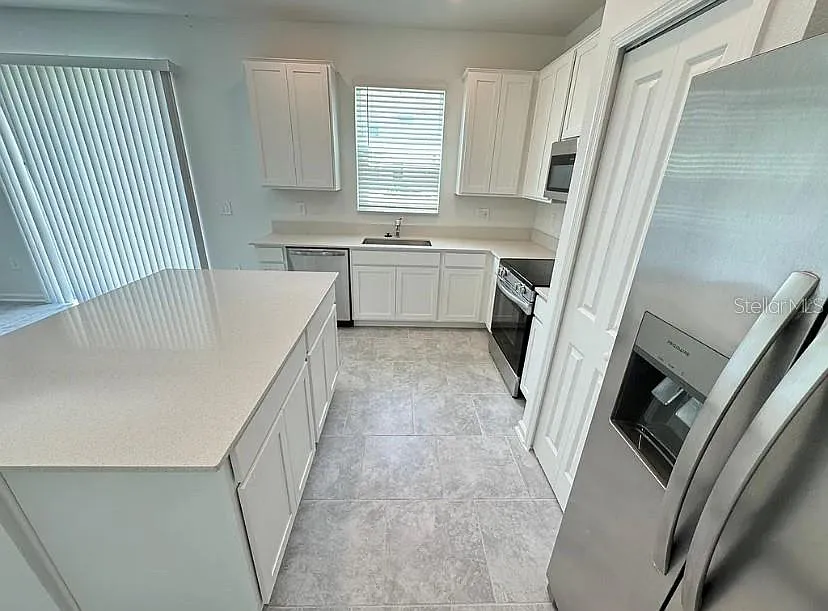 3 bed, 2.5 bath, 1888 sqft, $2,000 — Photo 3